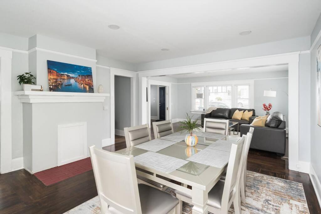 Bankers Hill Chic Roomy Near Airport