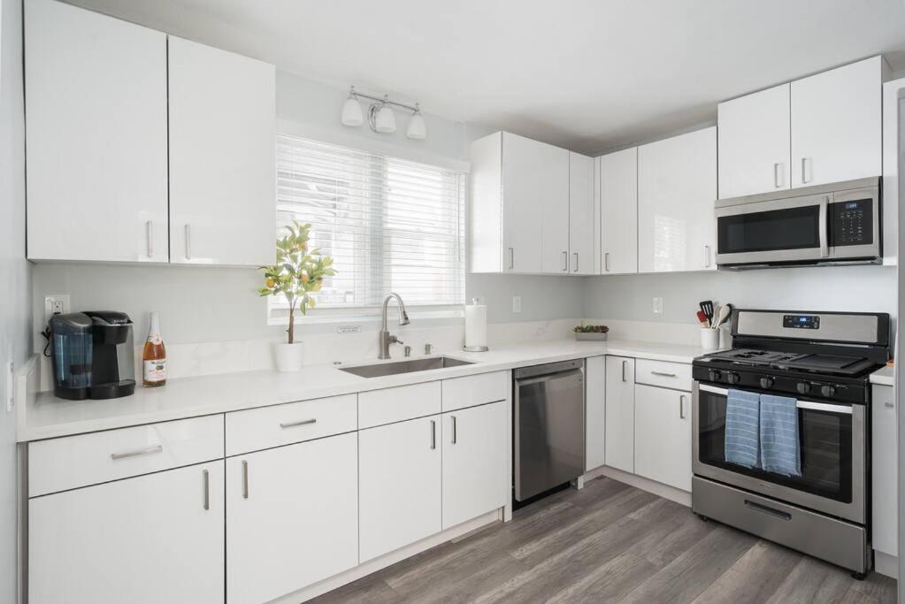 Bankers Hill Chic Roomy Near Airport *