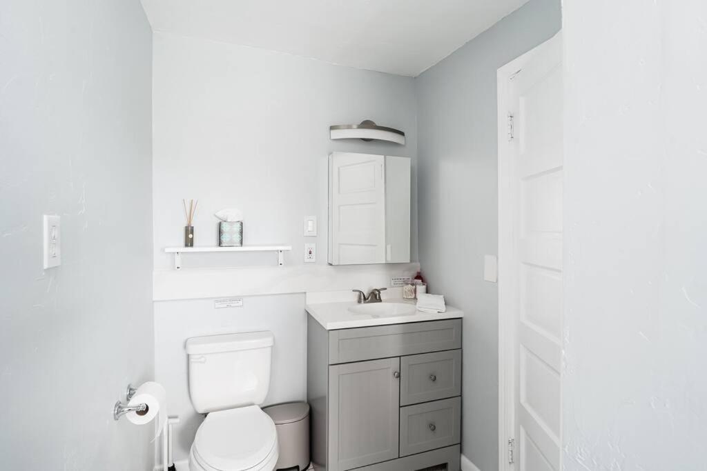 Bankers Hill Chic Roomy Near Airport Apartment *