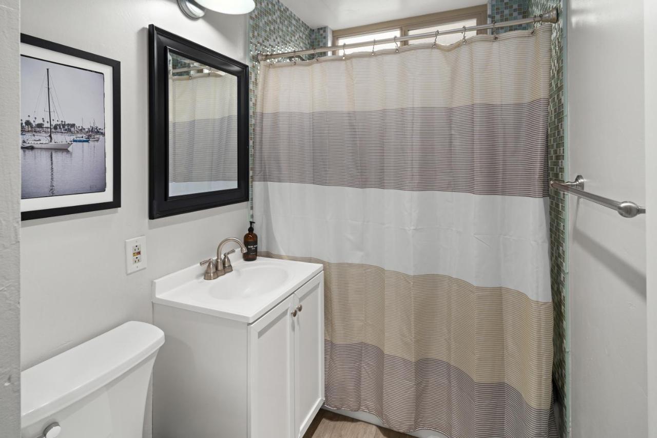 Stunning - Large Patio, Parking, Ac & Dog Friendly! *