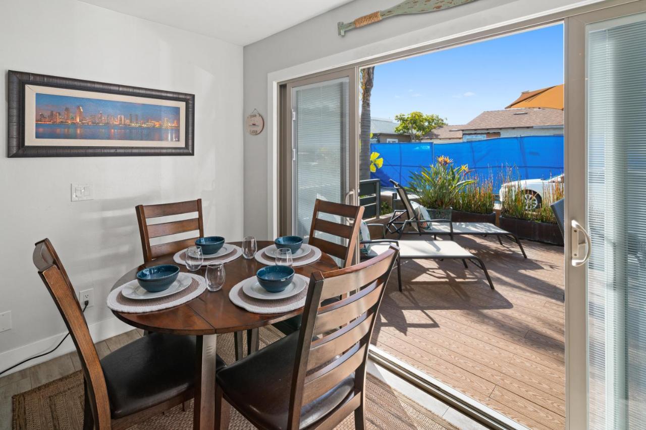 Stunning - Large Patio, Parking, Ac & Dog Friendly! Holiday home *