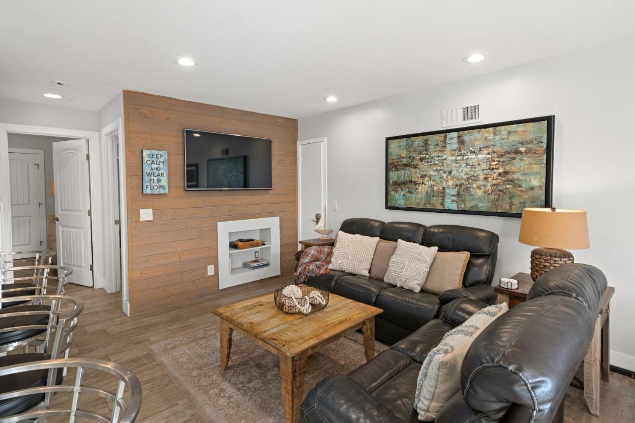 Holiday home Stunning - Large Patio, Parking, Ac & Dog Friendly! *