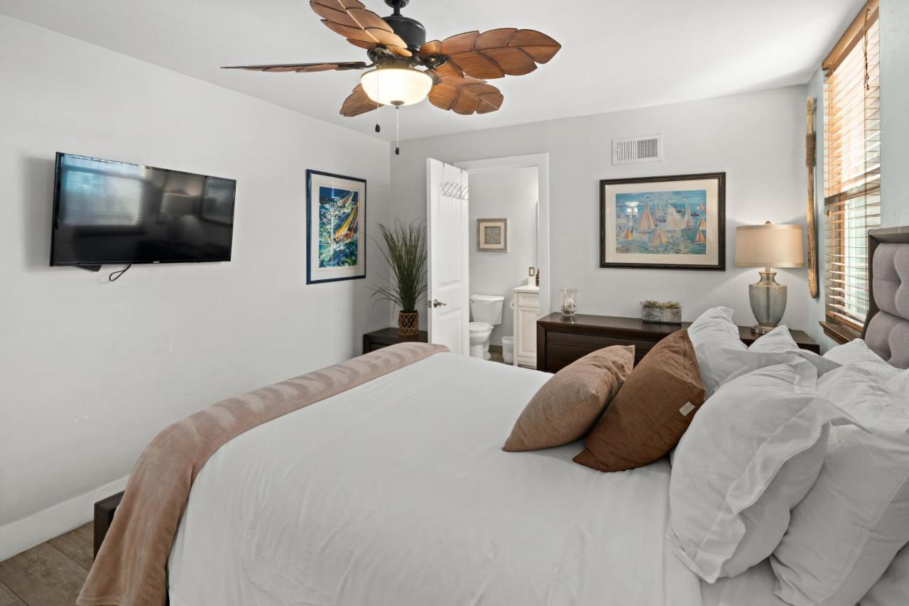 Holiday home Stunning - Large Patio, Parking, Ac & Dog Friendly! San Diego