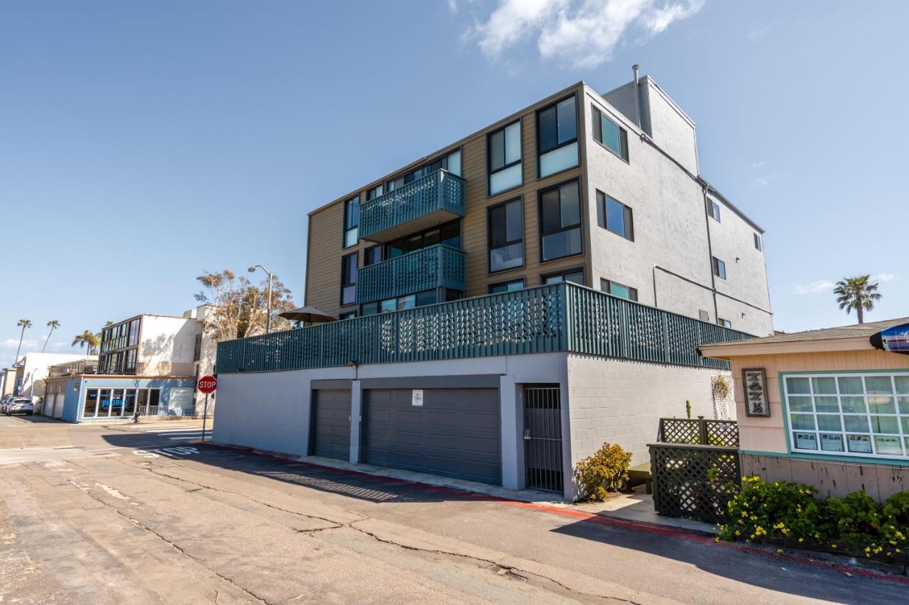Holiday home Belmont Ocean Views - Massive Private Deck, Grill & Parking *