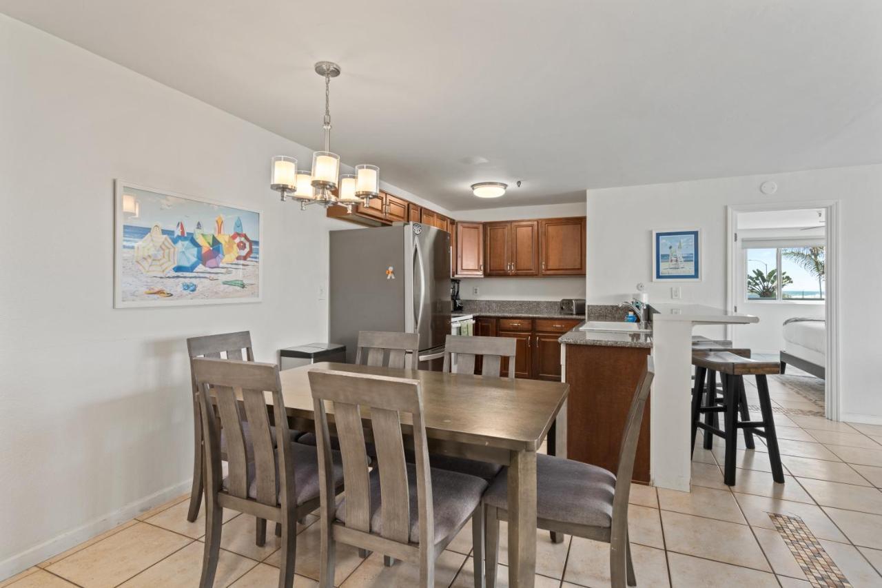 Belmont Ocean Views - Massive Private Deck, Grill & Parking Holiday home *