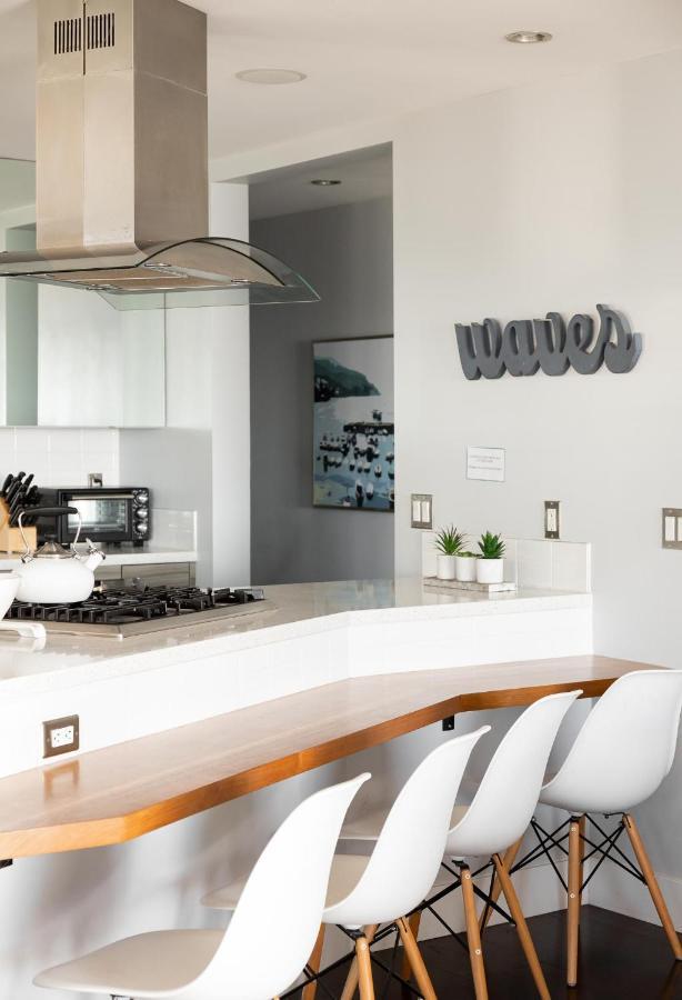 Oceanfront, Two-level With Stunning View, Decks, Fast Wifi & Fireplace Holiday home San Diego