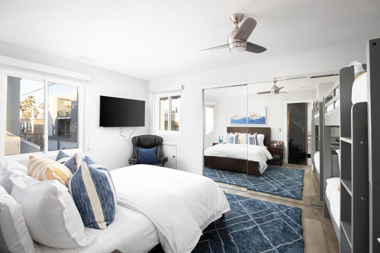 Oceanfront, Two-level With Stunning View, Decks, Fast Wifi & Fireplace San Diego