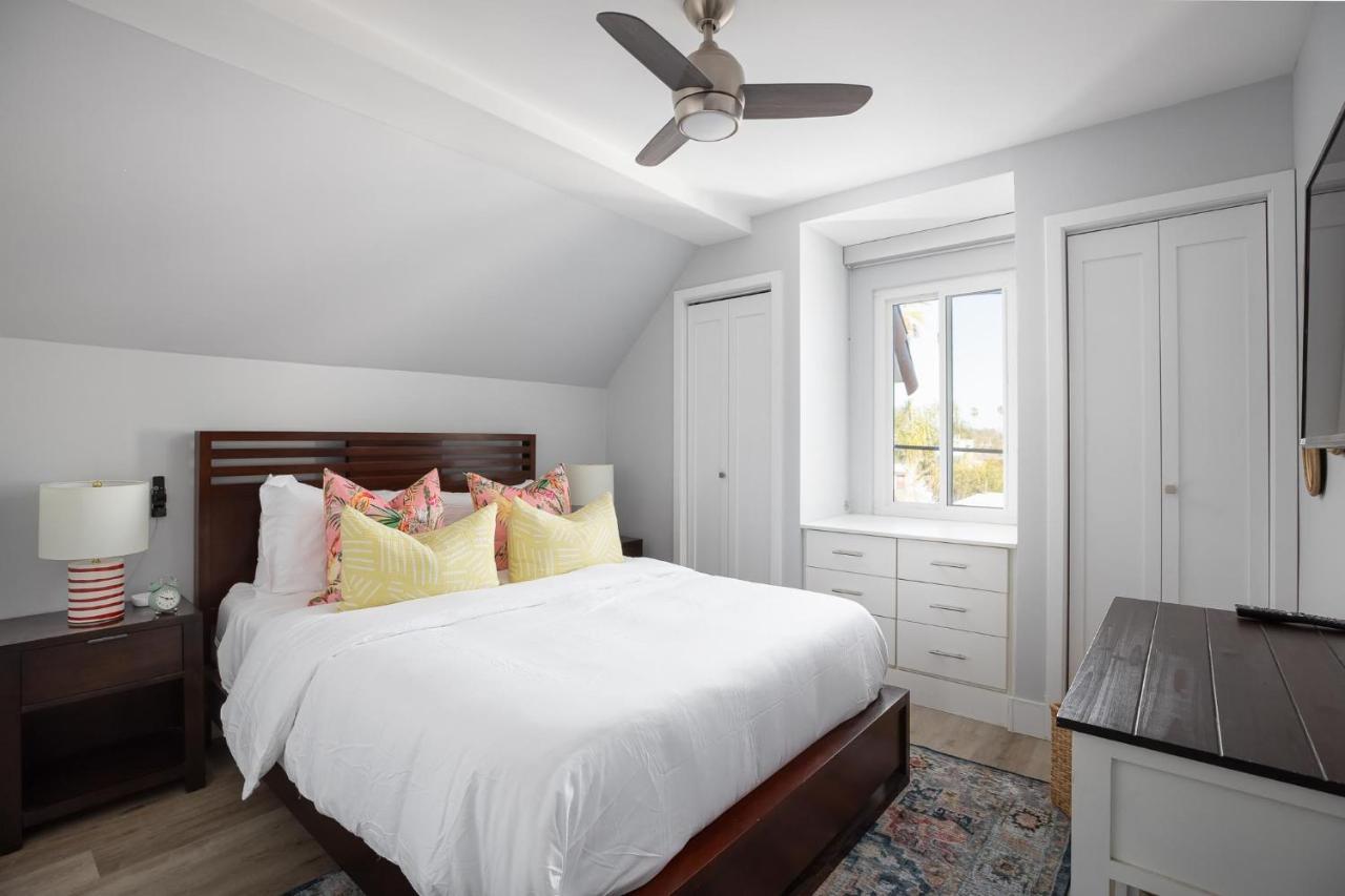 Oceanfront, Two-level With Stunning View, Decks, Fast Wifi & Fireplace Holiday home San Diego