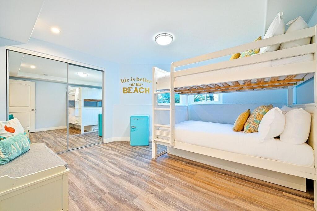 Holiday home Stunning South Mission With Private Rooftop & Ocean Views! *