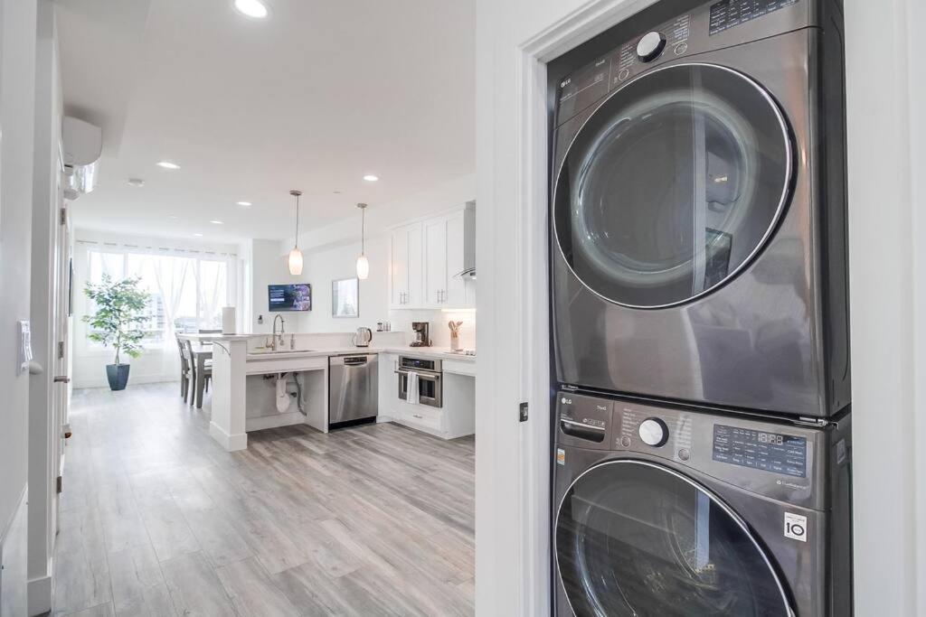 Park Blvd Paradise 303 King Bed With A Private Apartment San Diego