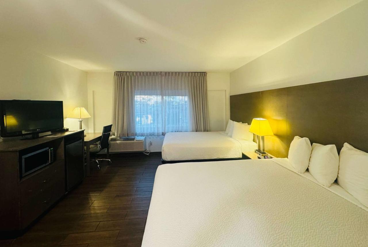 Hotel Ramada By Wyndham Airport