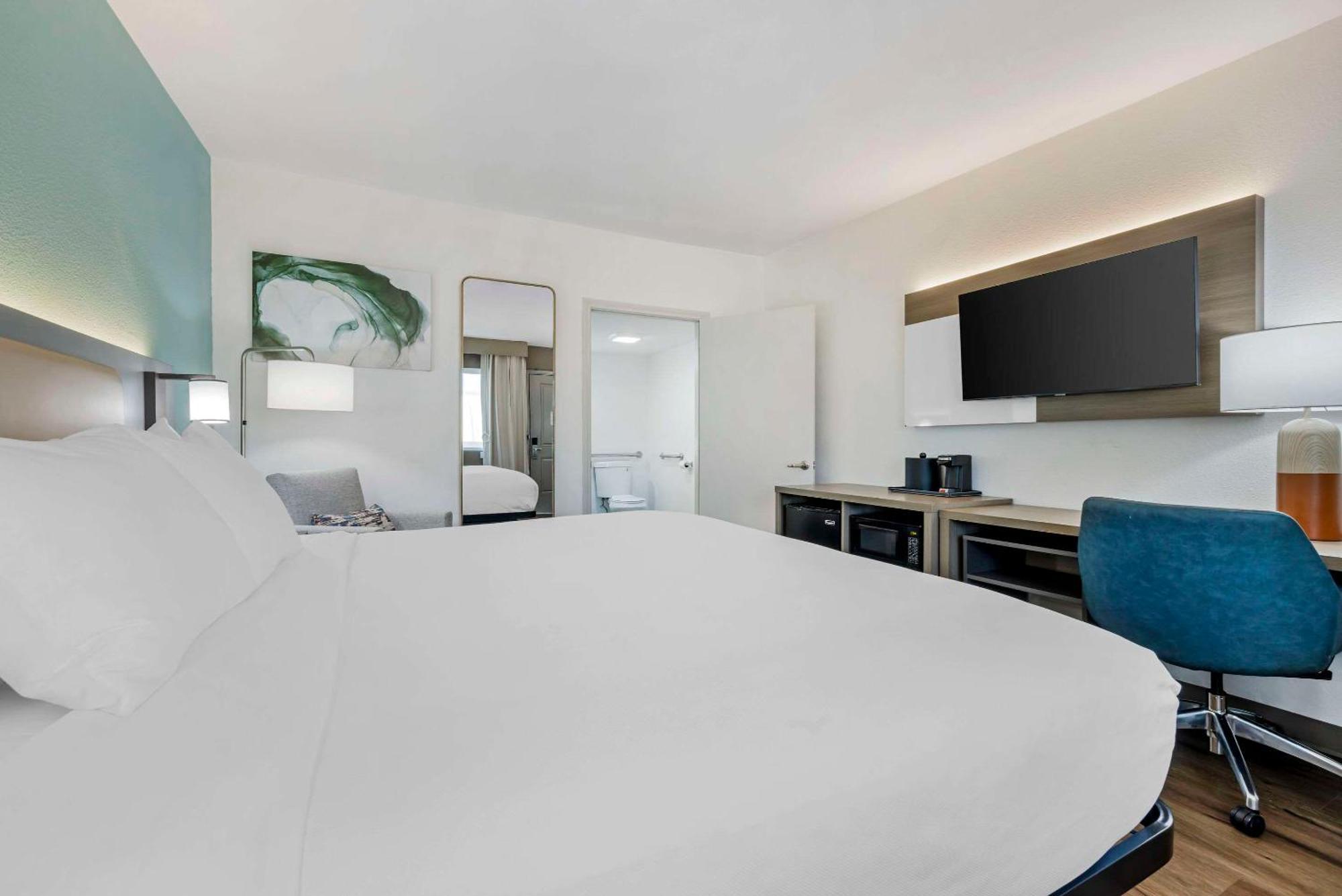 Comfort Sea World Area Inn 3*