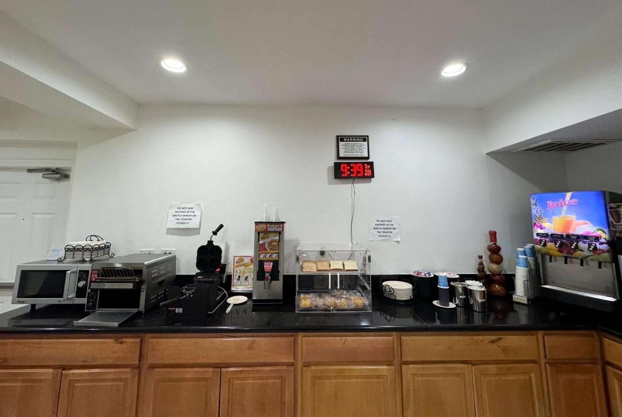 Hotel Ramada By Wyndham Airport San Diego