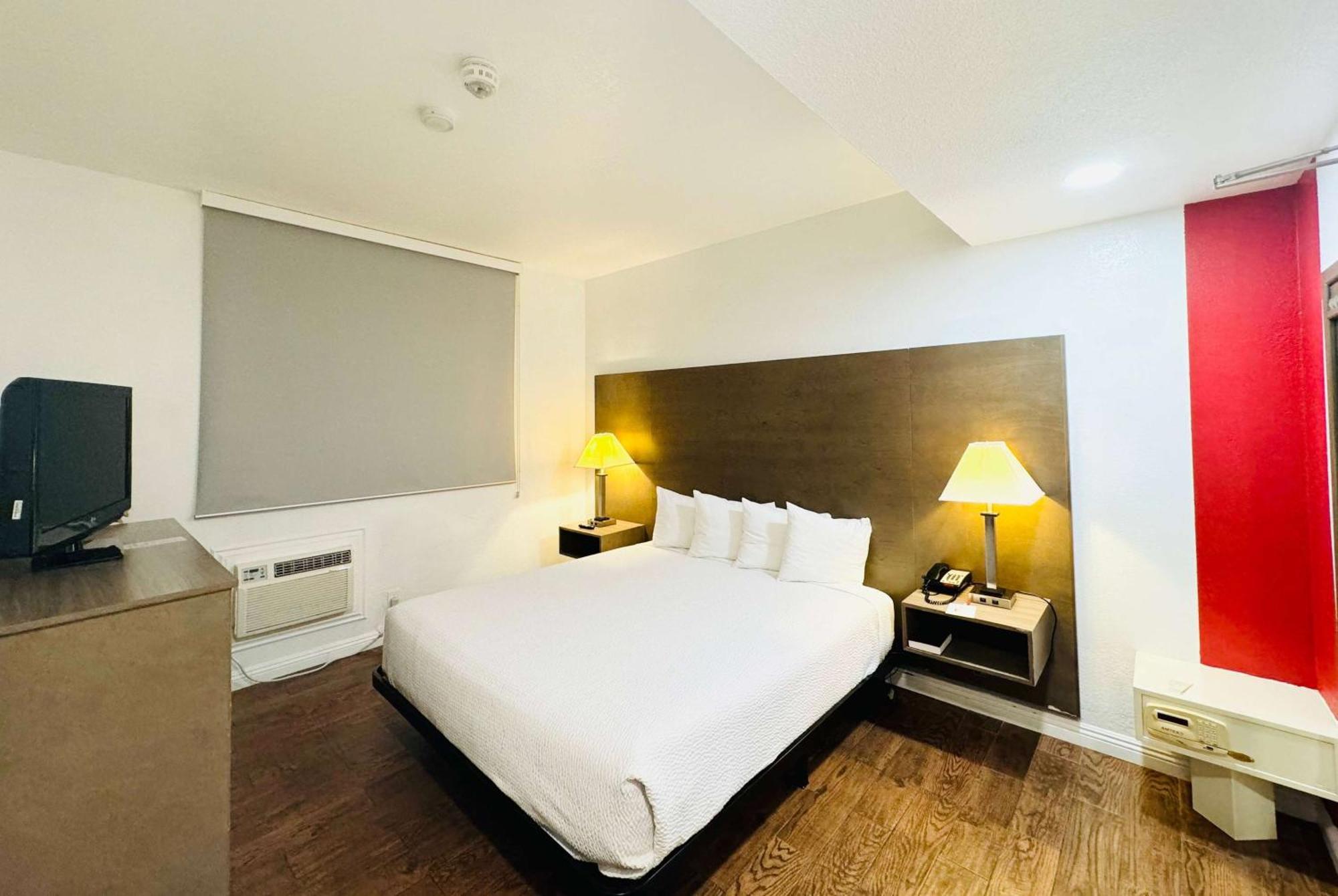 Hotel Ramada By Wyndham Airport