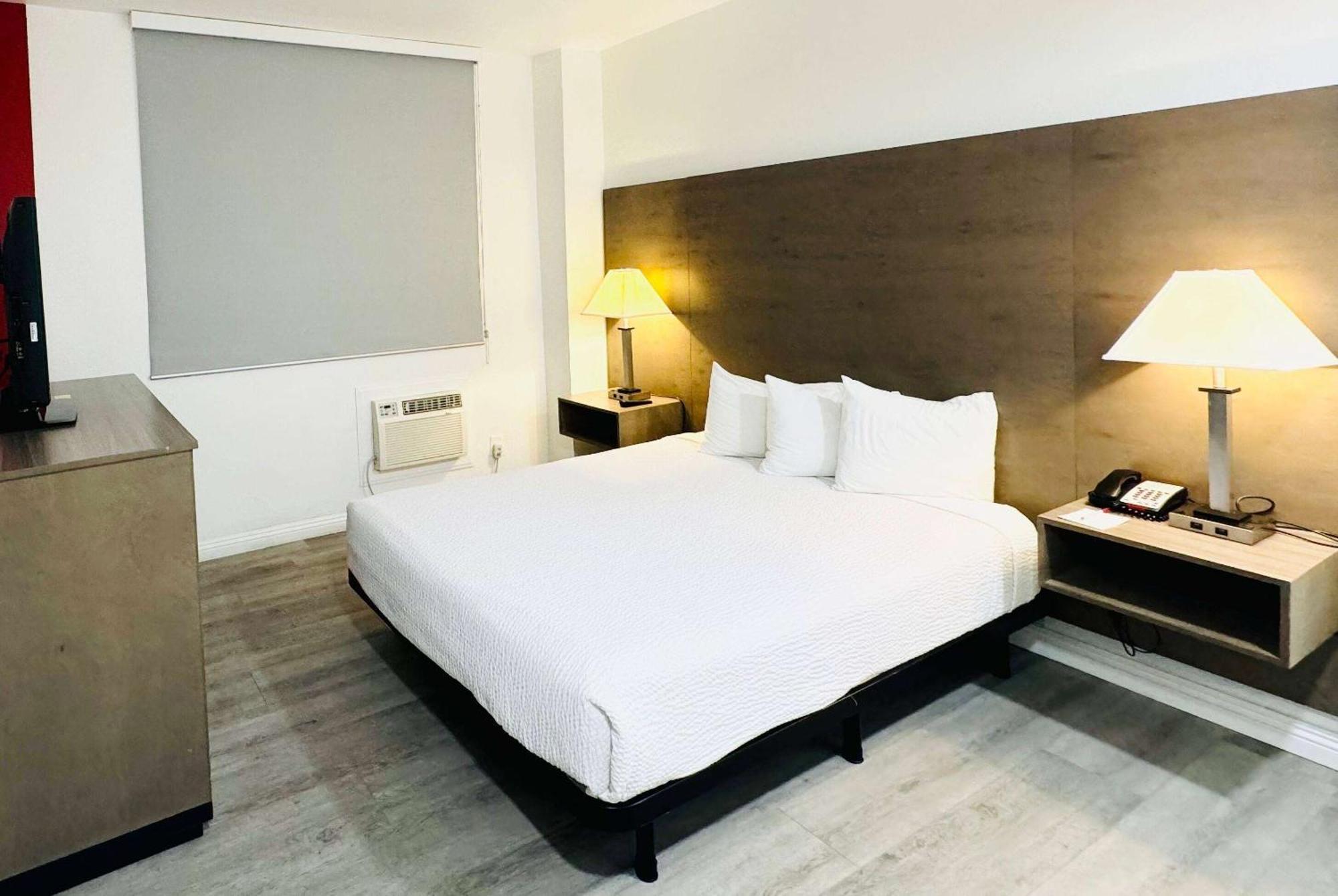 Ramada By Wyndham Airport San Diego