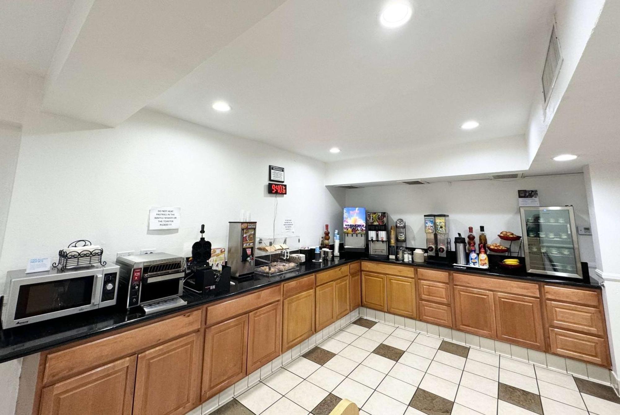 Ramada By Wyndham Airport Hotel San Diego