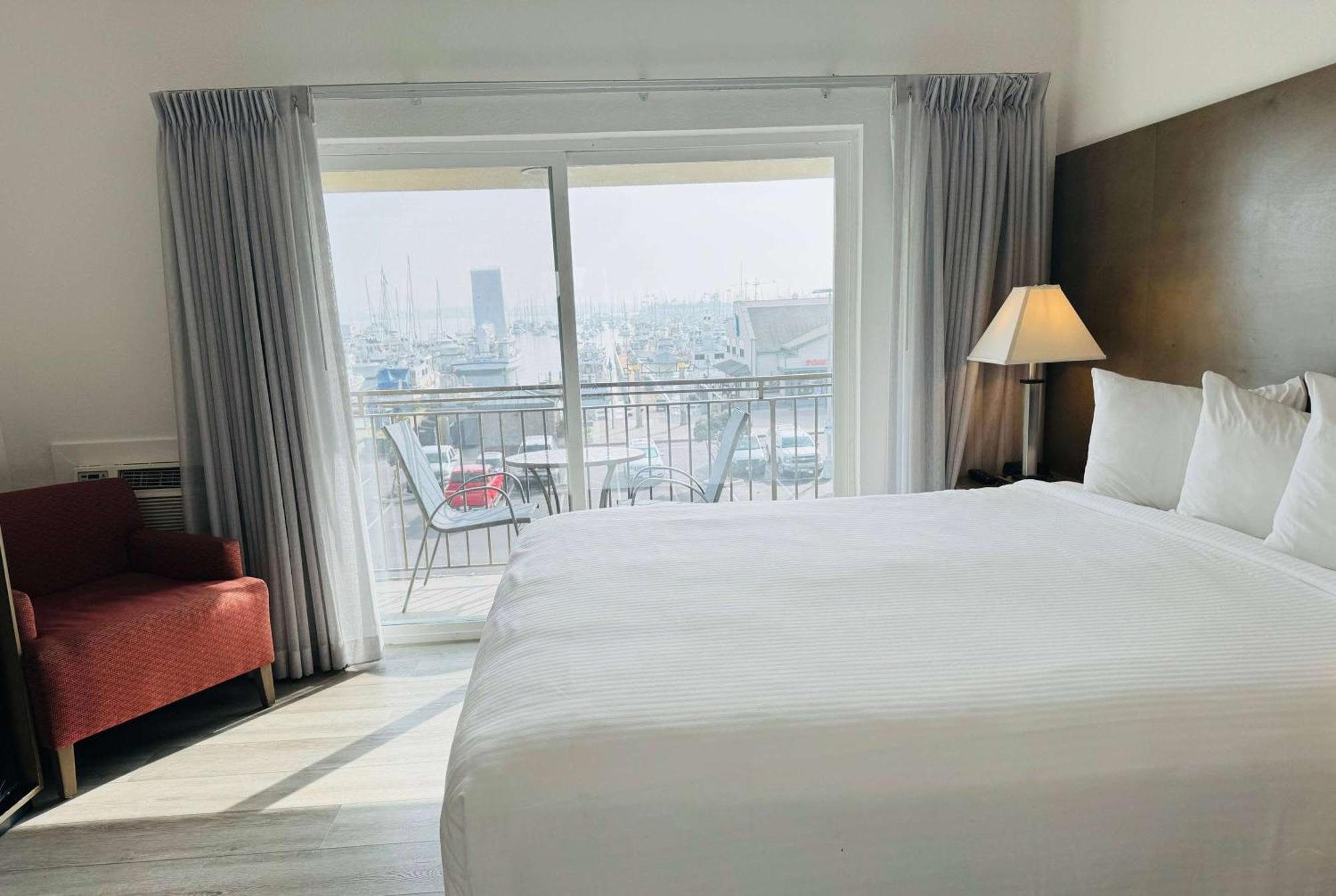 Hotel Ramada By Wyndham Airport