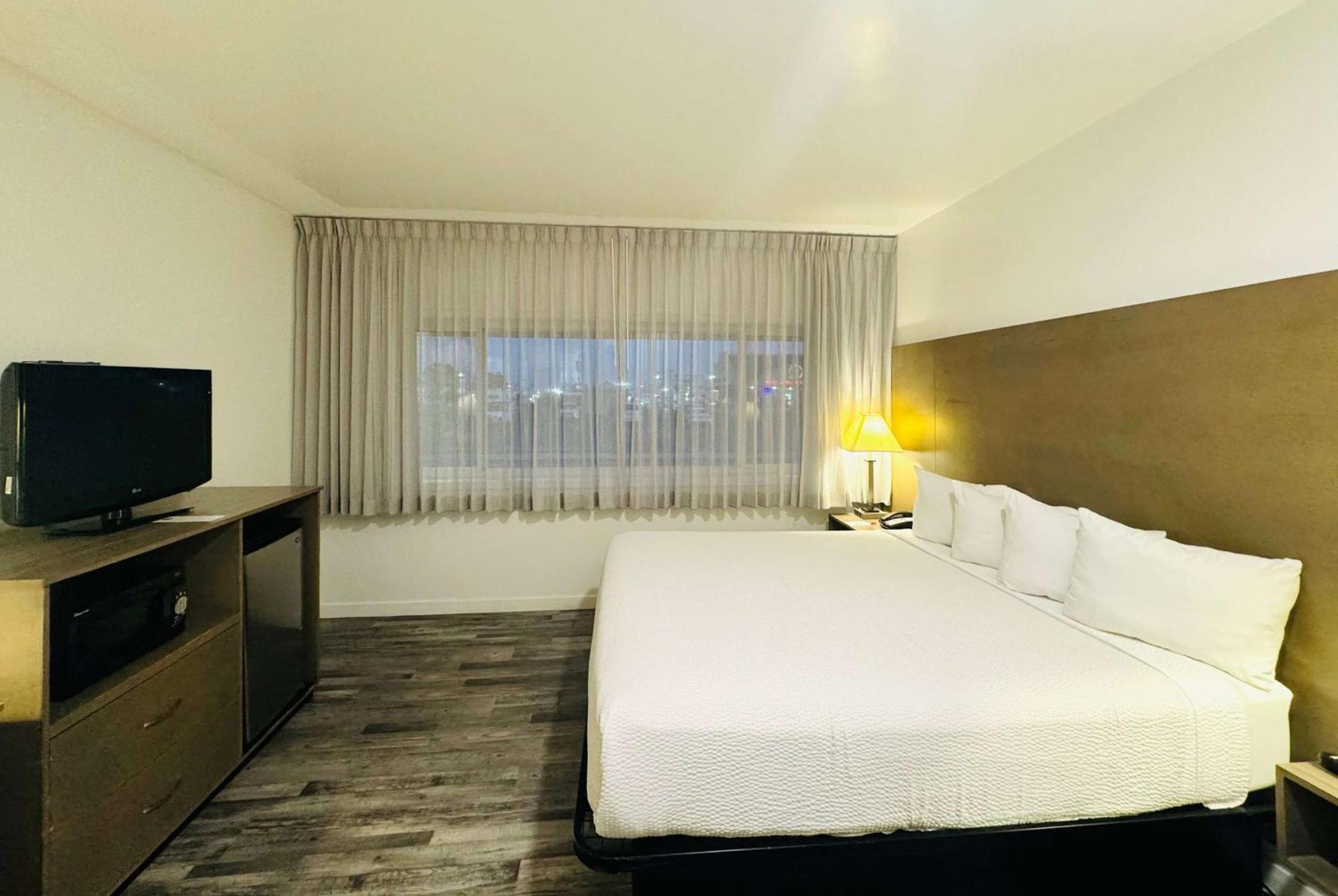 Ramada By Wyndham Airport San Diego