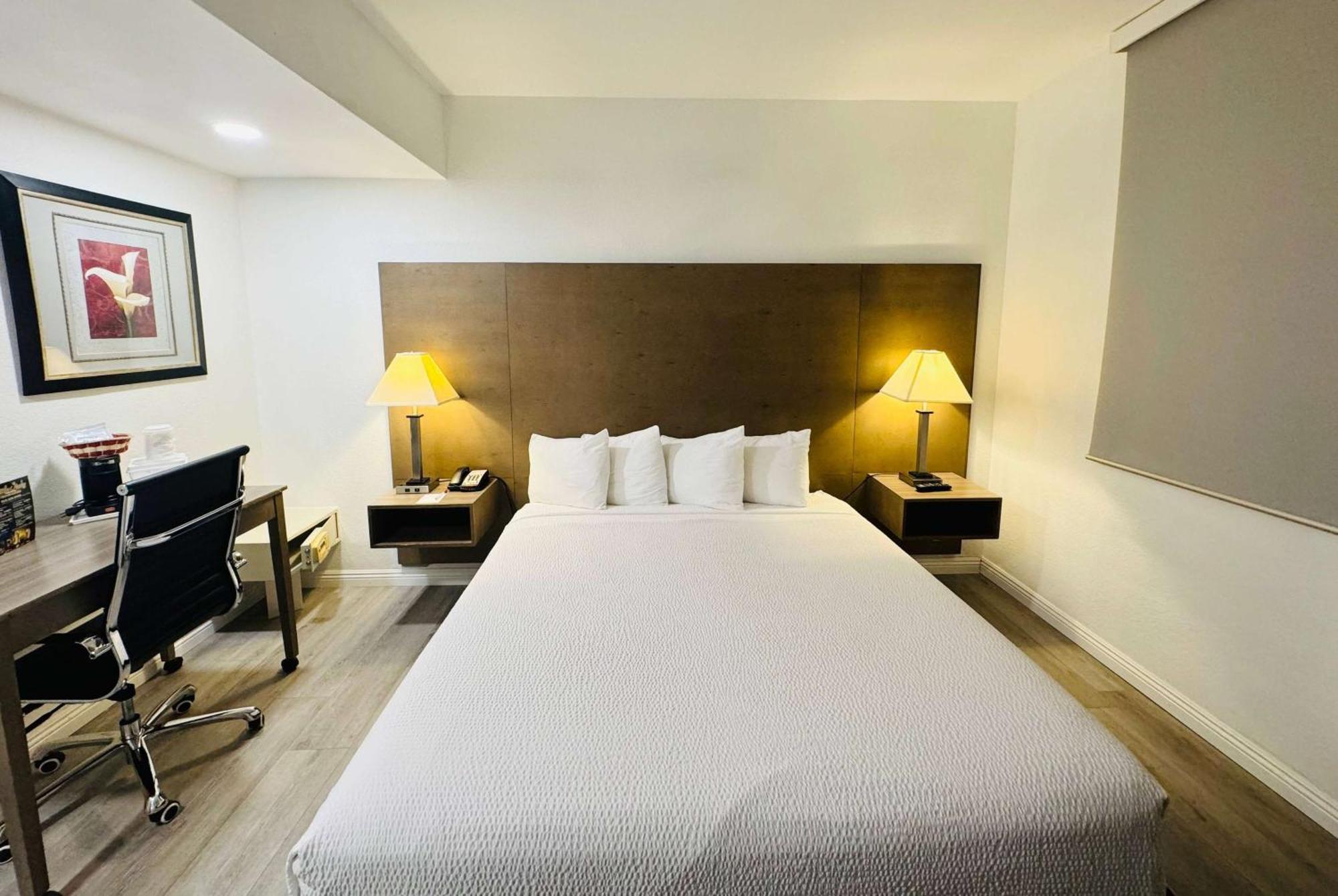 Ramada By Wyndham Airport 2*
