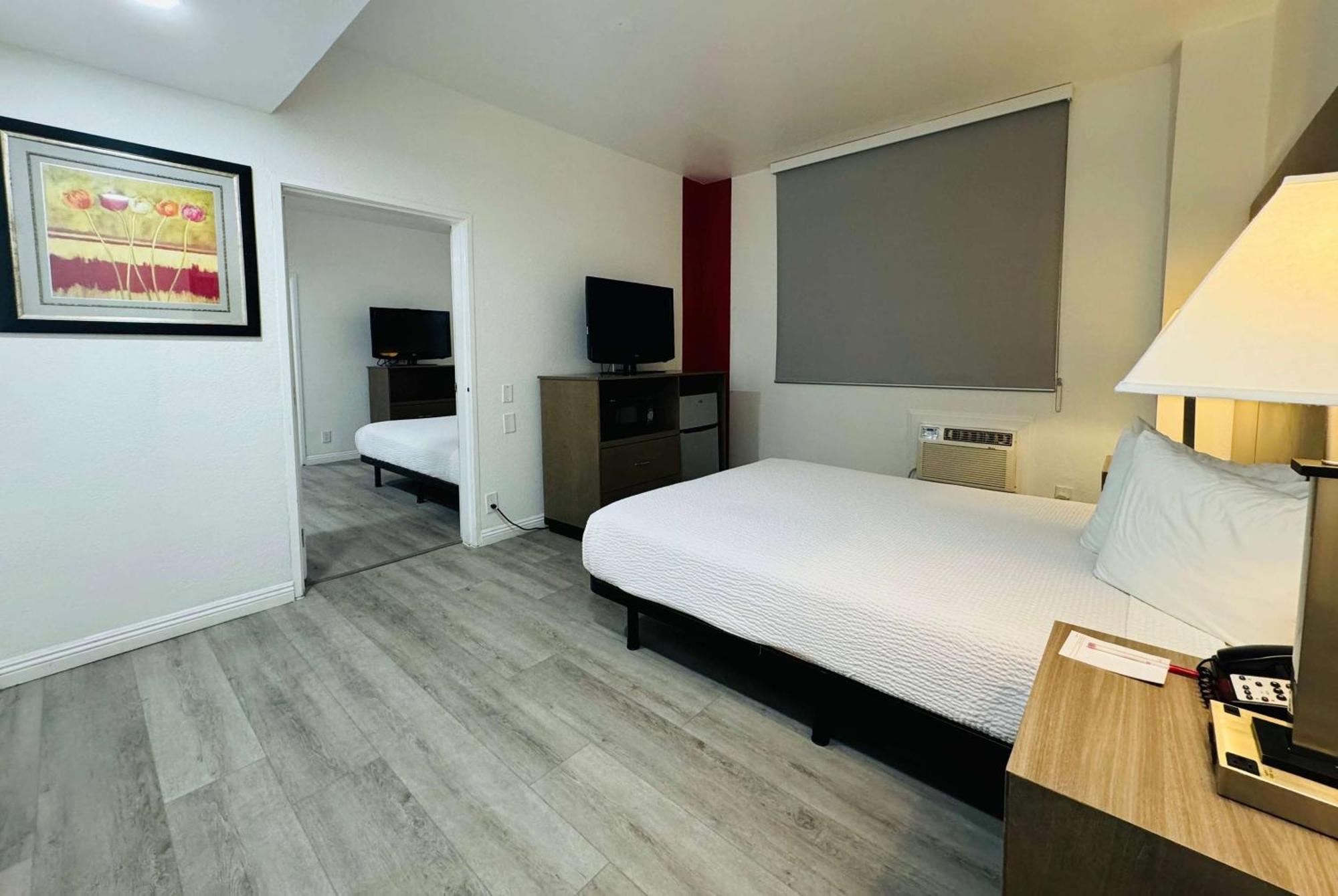 Hotel Ramada By Wyndham Airport