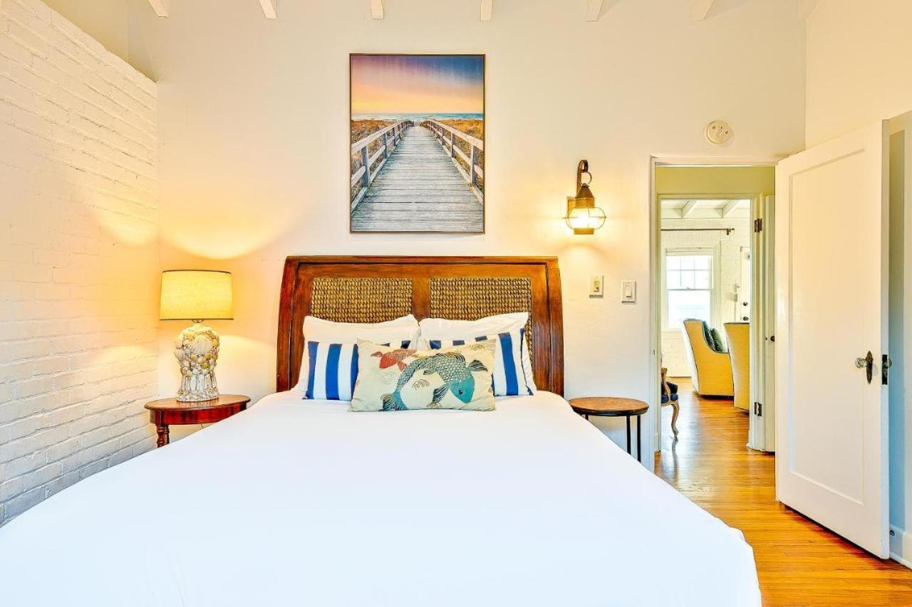 Oceanfront Dog Friendly With Waterfront Porch, Gas Grill, Hot Tub & Fire Pit Holiday home San Diego