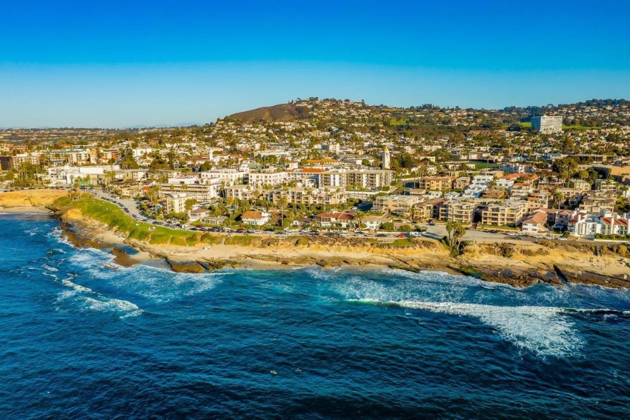 Holiday home Oceanfront Dog Friendly With Waterfront Porch, Gas Grill, Hot Tub & Fire Pit San Diego
