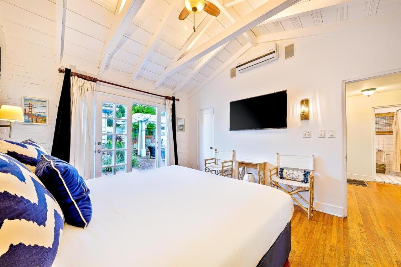 Oceanfront Dog Friendly With Waterfront Porch, Gas Grill, Hot Tub & Fire Pit Holiday home San Diego