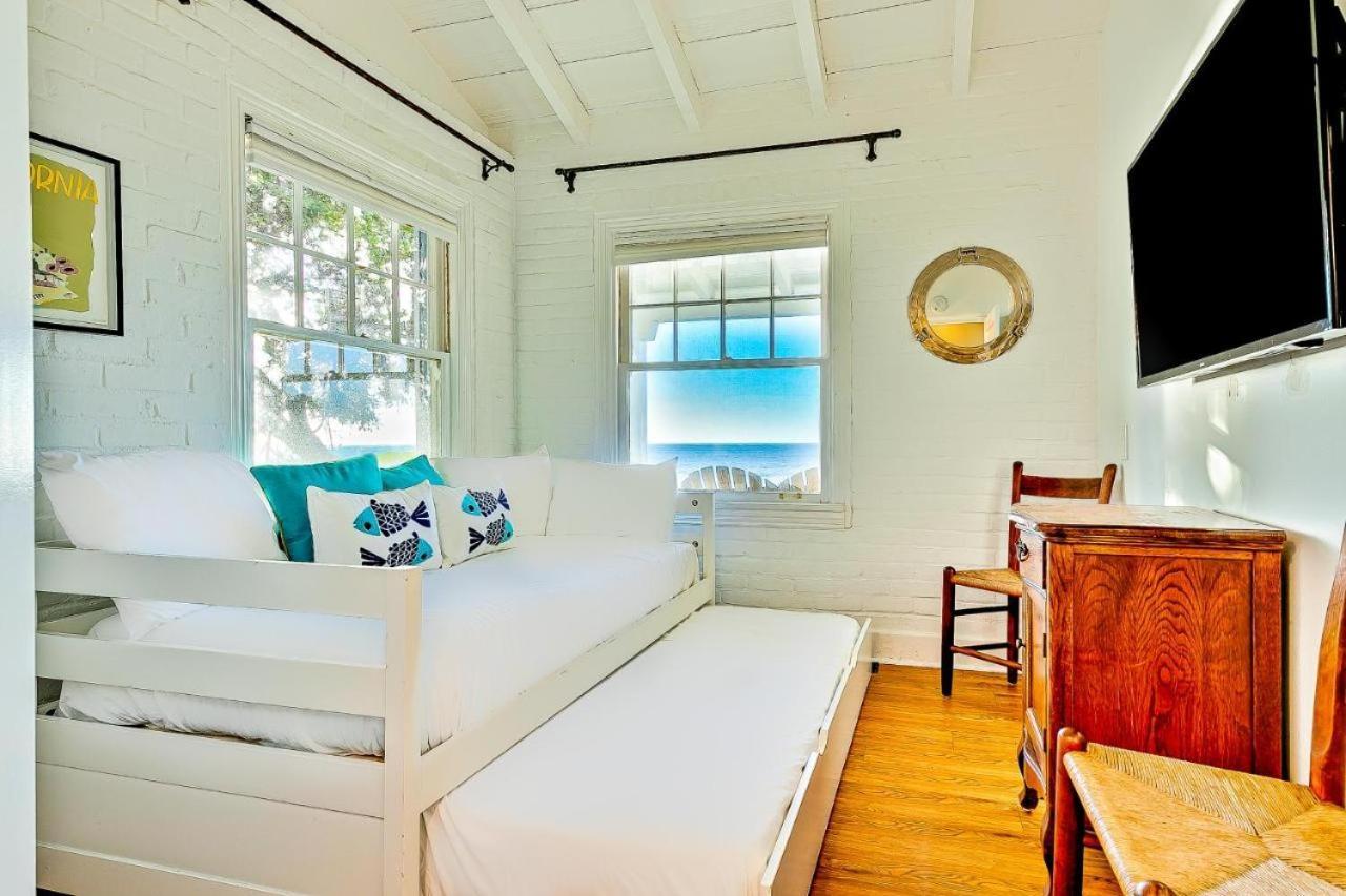 Oceanfront Dog Friendly With Waterfront Porch, Gas Grill, Hot Tub & Fire Pit Holiday home