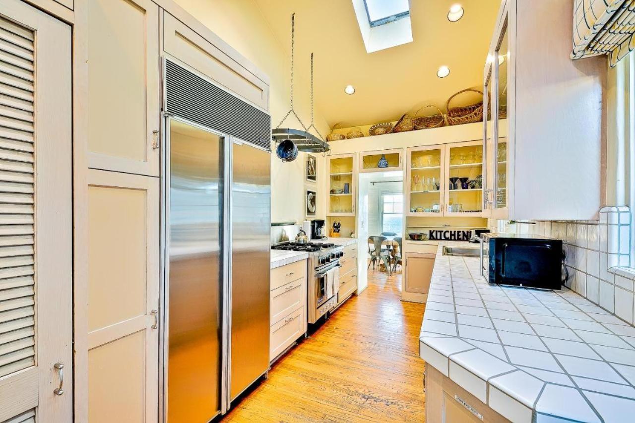 Oceanfront Dog Friendly With Waterfront Porch, Gas Grill, Hot Tub & Fire Pit