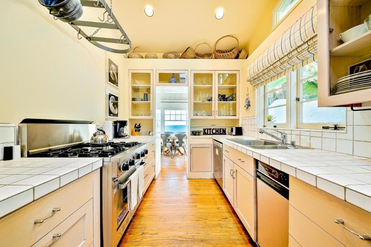 Holiday home Oceanfront Dog Friendly With Waterfront Porch, Gas Grill, Hot Tub & Fire Pit