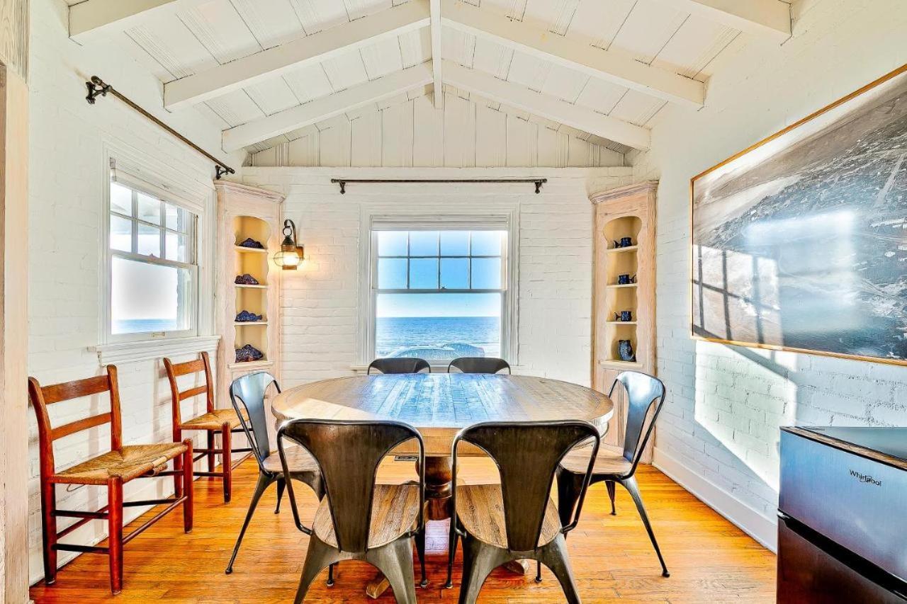 Oceanfront Dog Friendly With Waterfront Porch, Gas Grill, Hot Tub & Fire Pit Holiday home San Diego