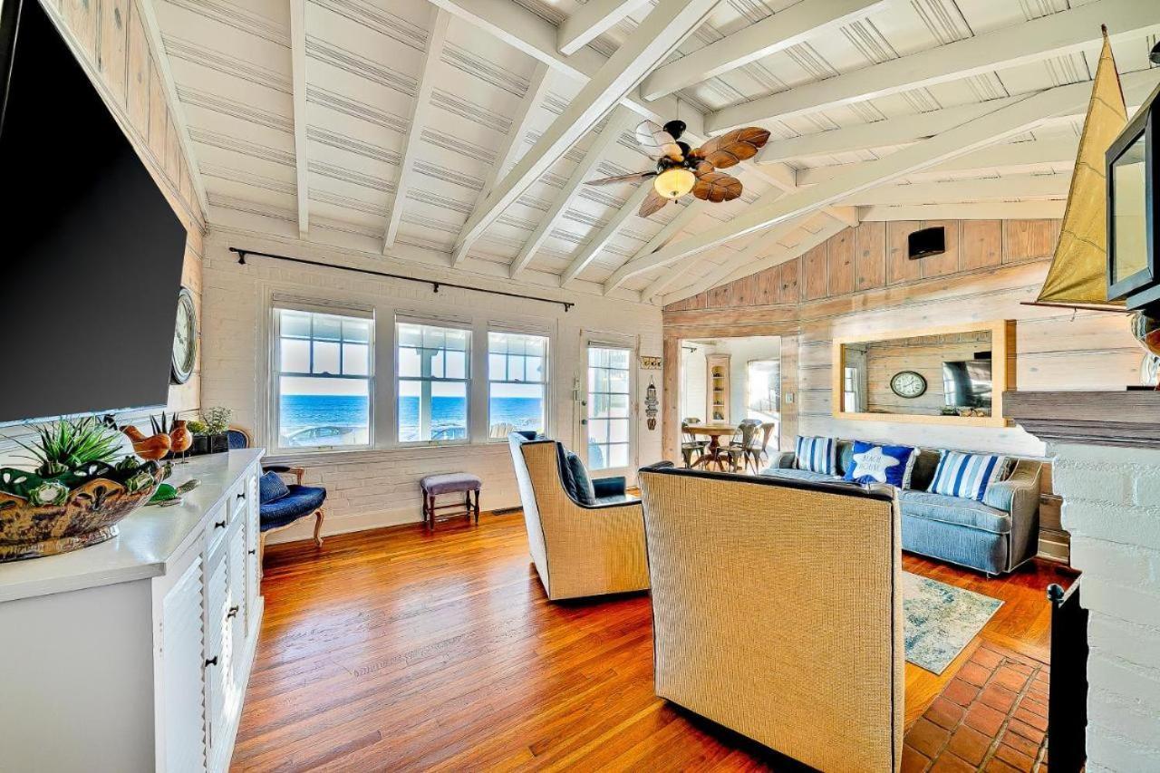 Oceanfront Dog Friendly With Waterfront Porch, Gas Grill, Hot Tub & Fire Pit Holiday home