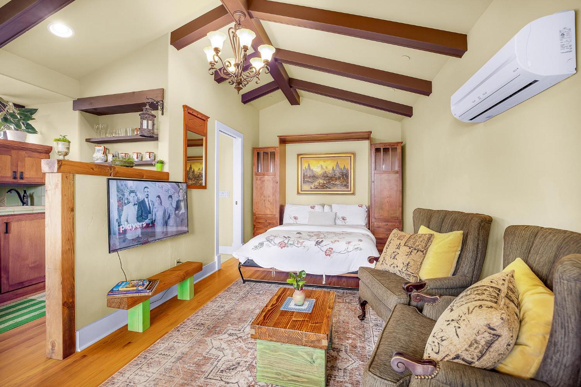 Apartment Spanish Style Cozy
