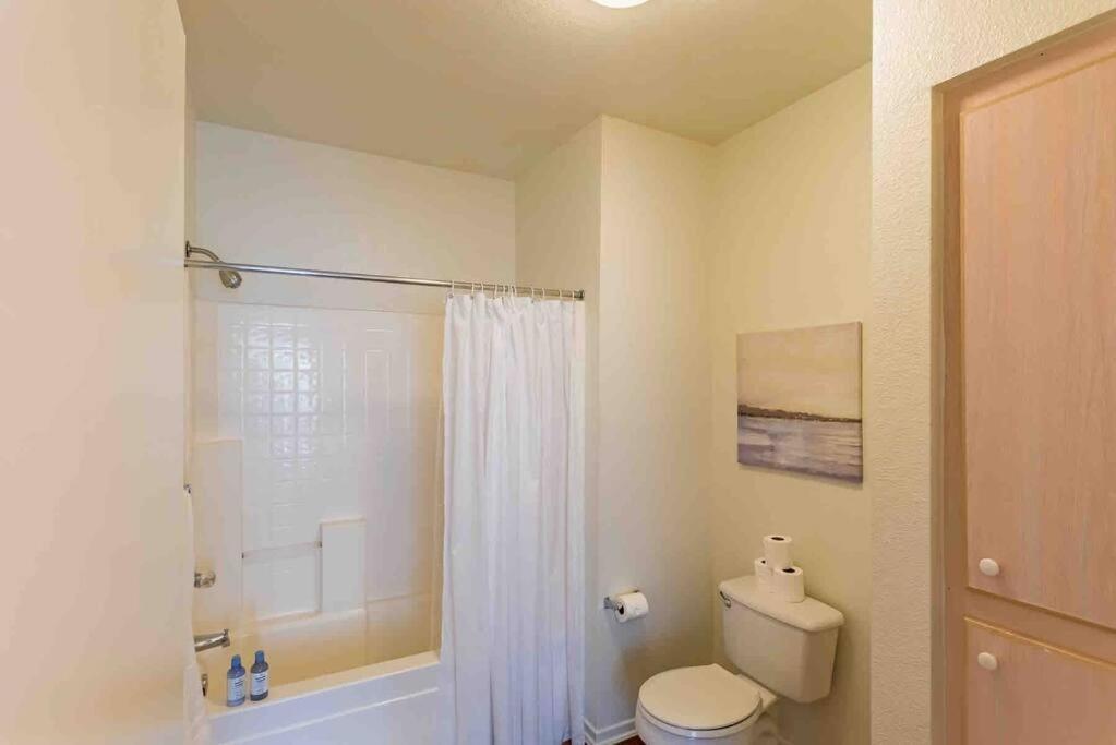 Modern 1br In Heart Of Utc - Close To Beaches, Shopping, Dining, Ucsd Apartment San Diego