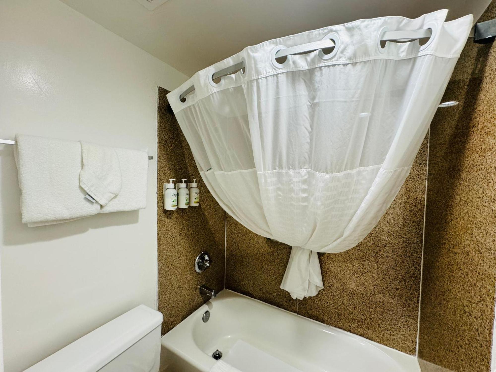 Ramada By Wyndham Airport Hotel San Diego