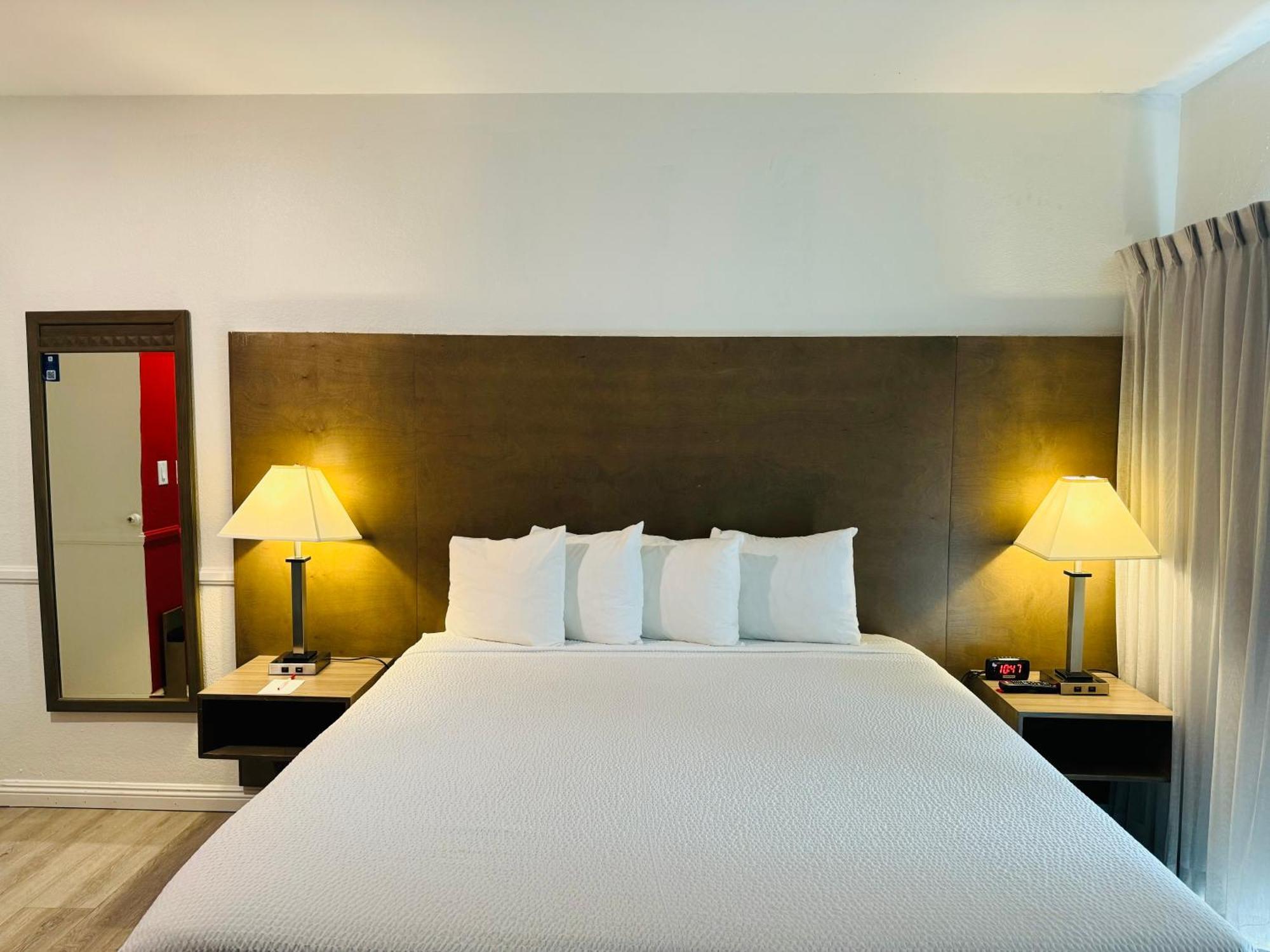 Hotel Ramada By Wyndham Airport
