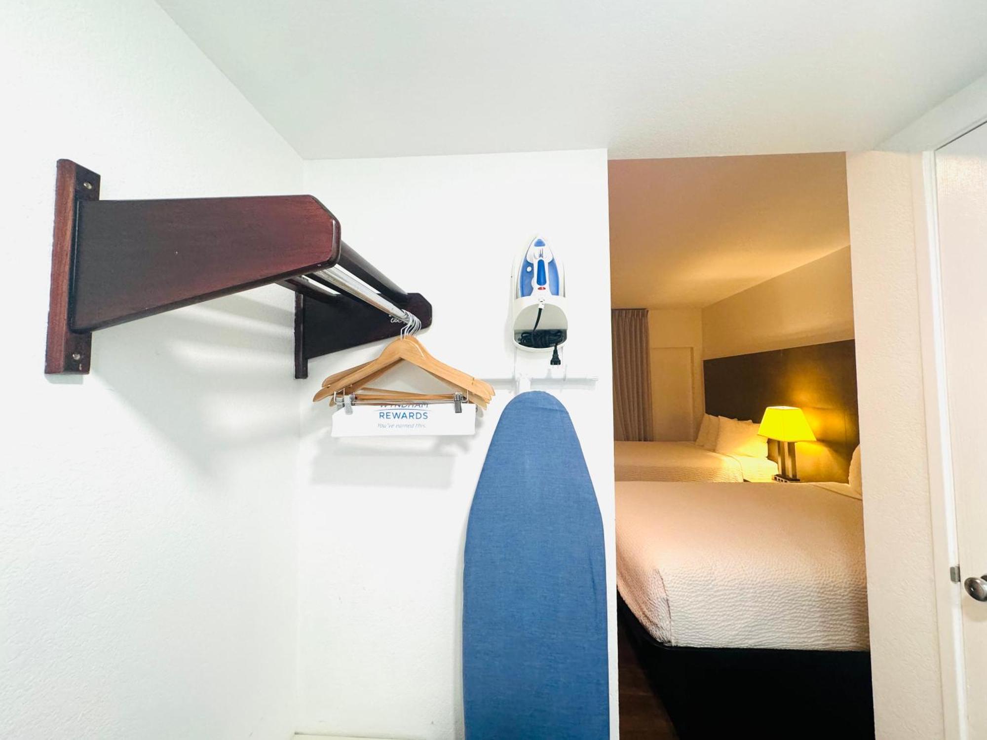 Ramada By Wyndham Airport 2*