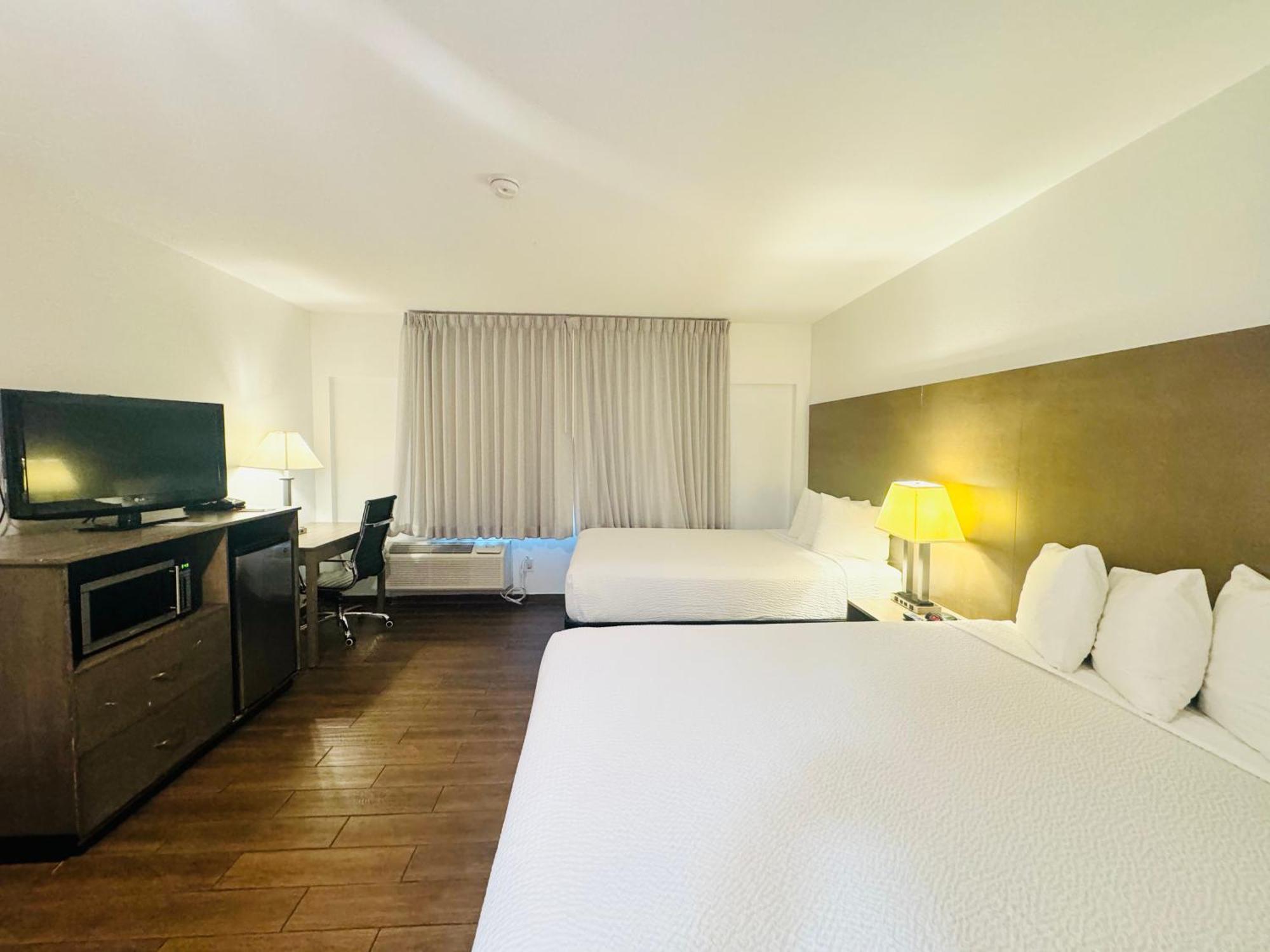 Ramada By Wyndham Airport 2*