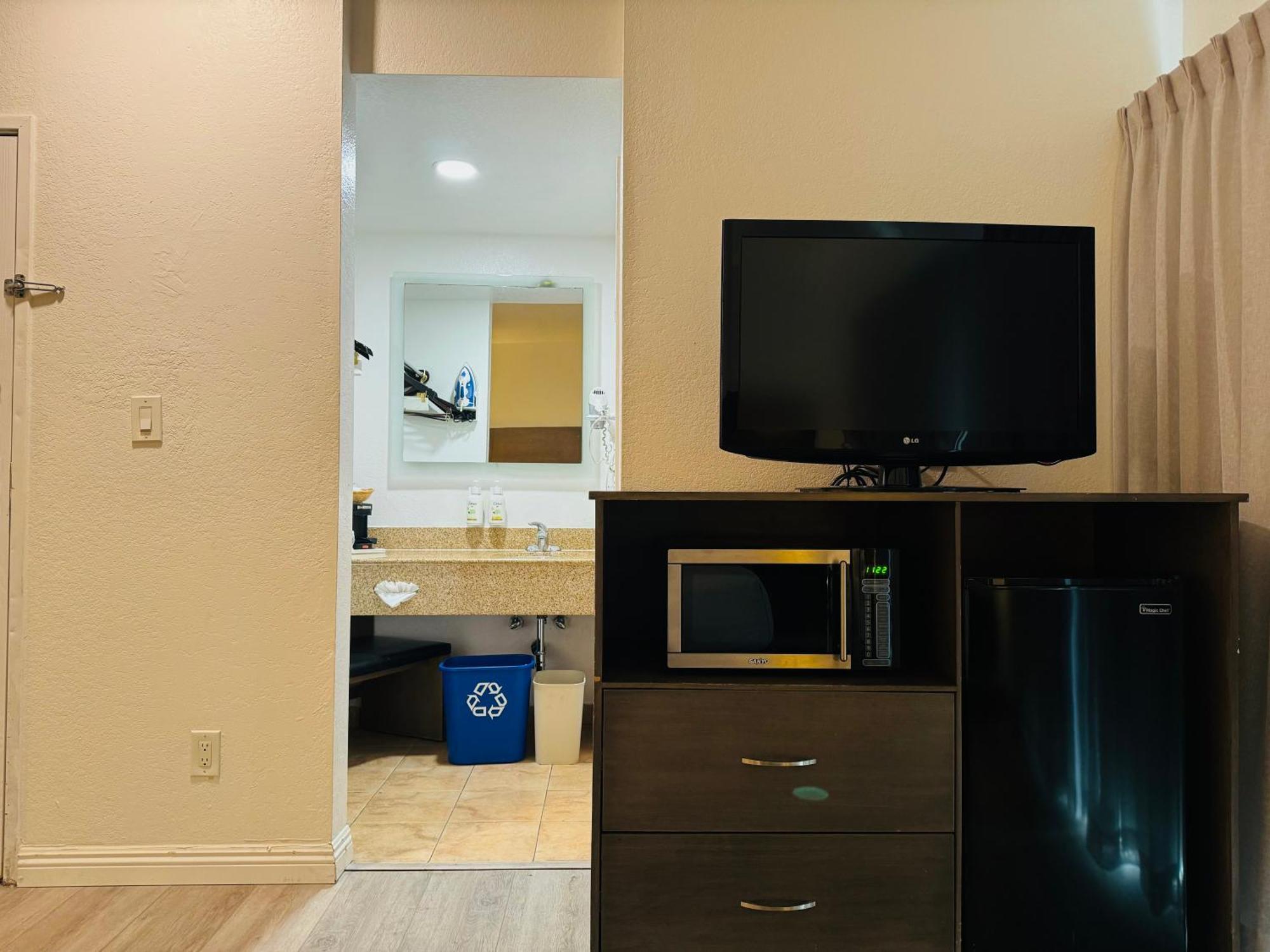 Ramada By Wyndham Airport San Diego