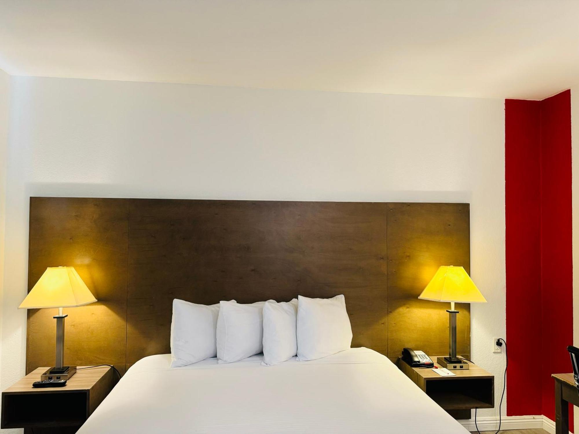 Hotel Ramada By Wyndham Airport San Diego