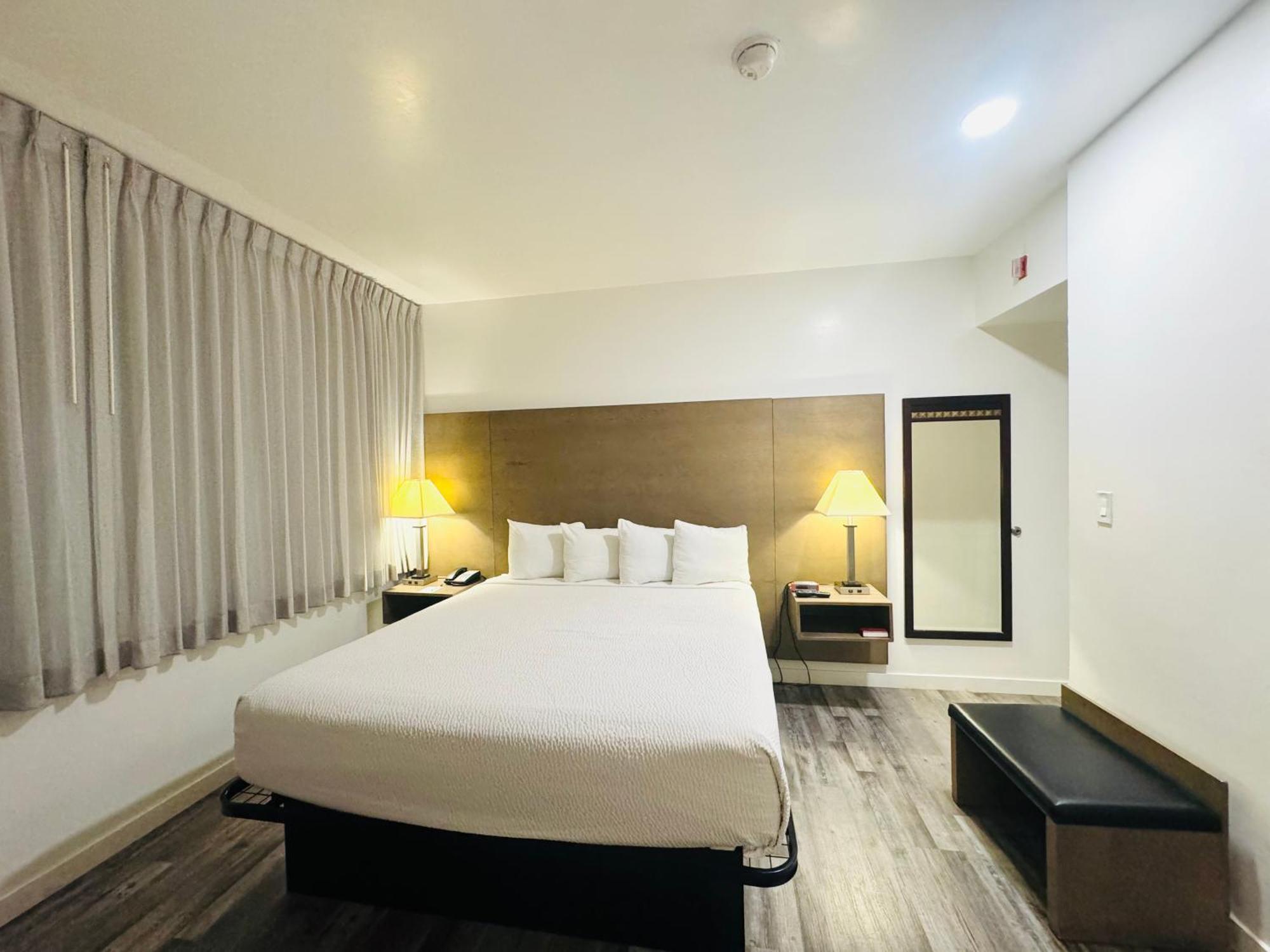 Ramada By Wyndham Airport 2*