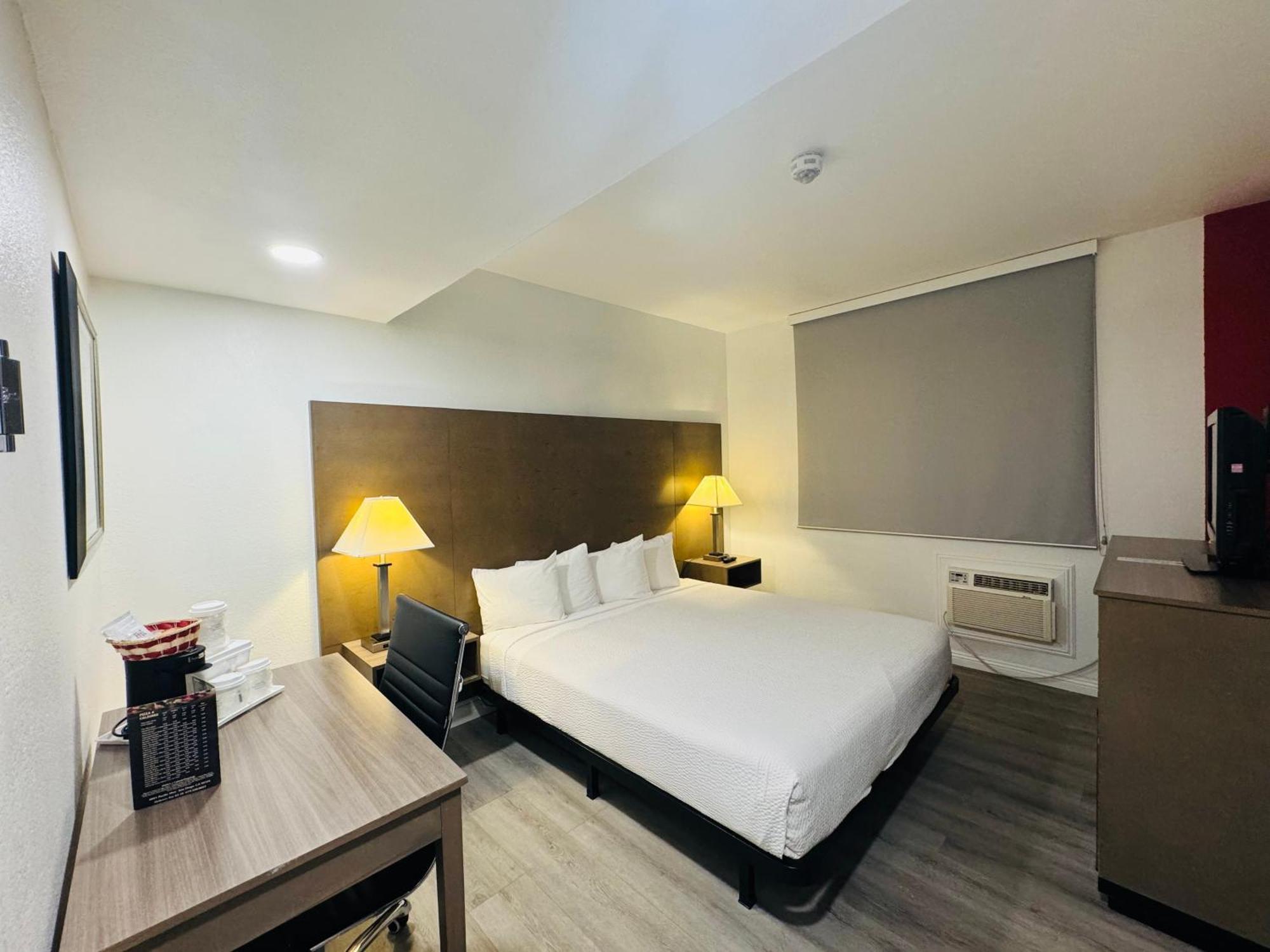 Hotel Ramada By Wyndham Airport 2*
