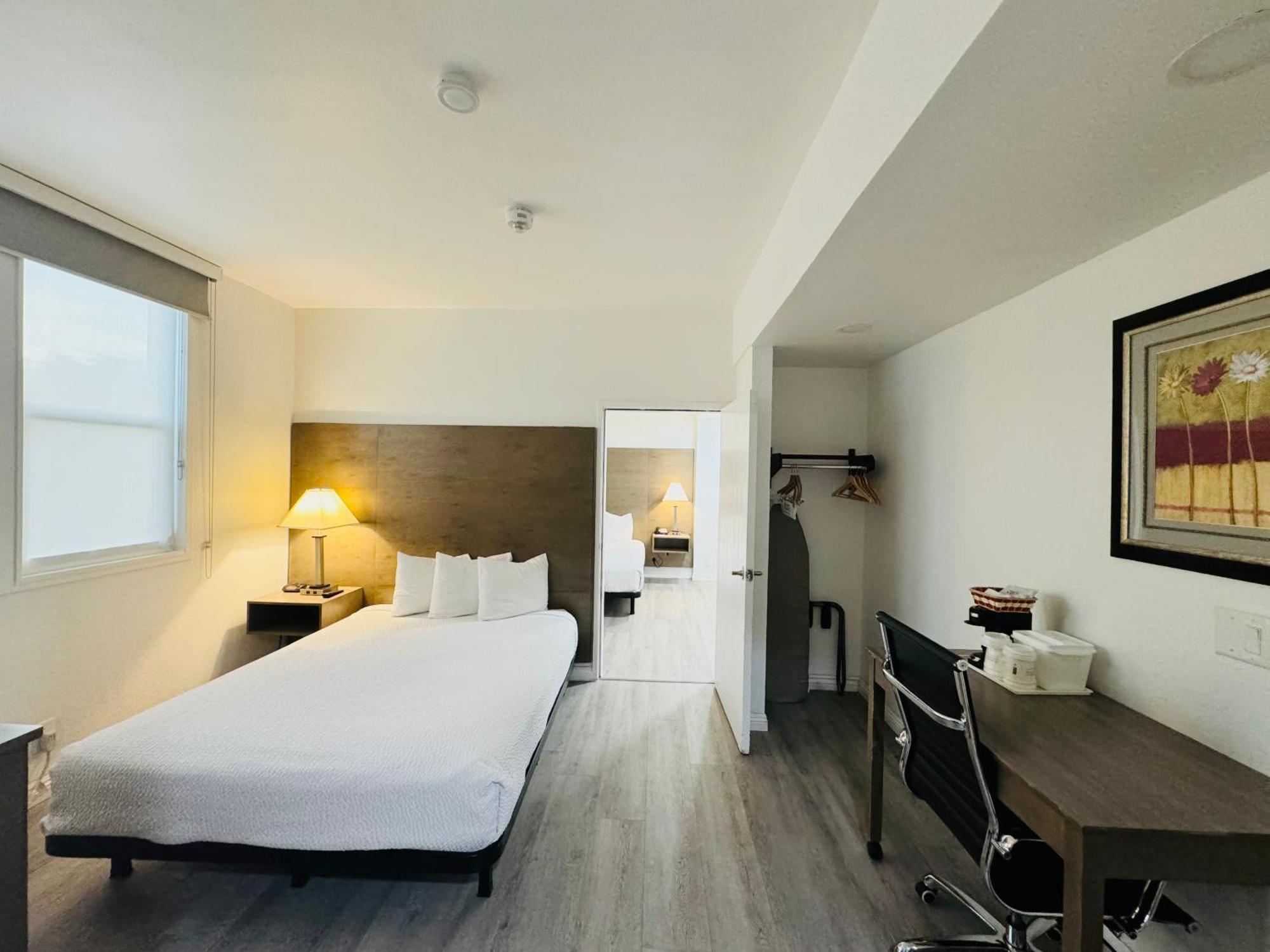 Hotel Ramada By Wyndham Airport 2*