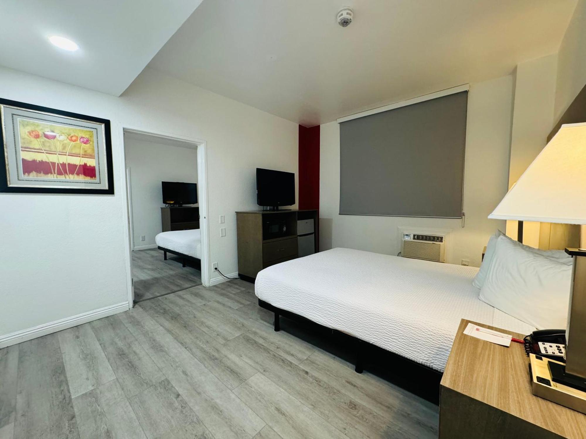 Hotel Ramada By Wyndham Airport San Diego