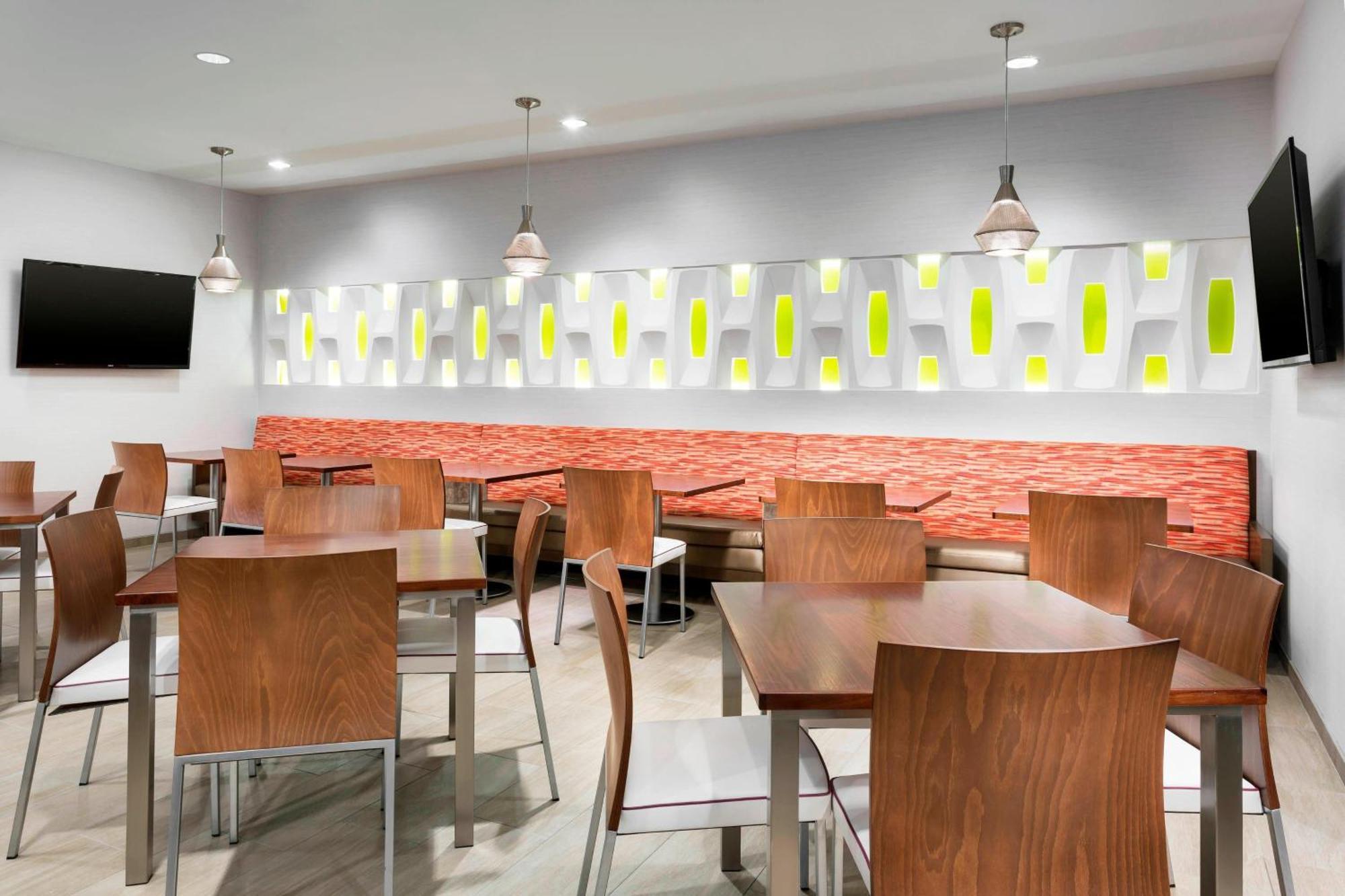 Springhill By Marriott Mission Valley Hotel