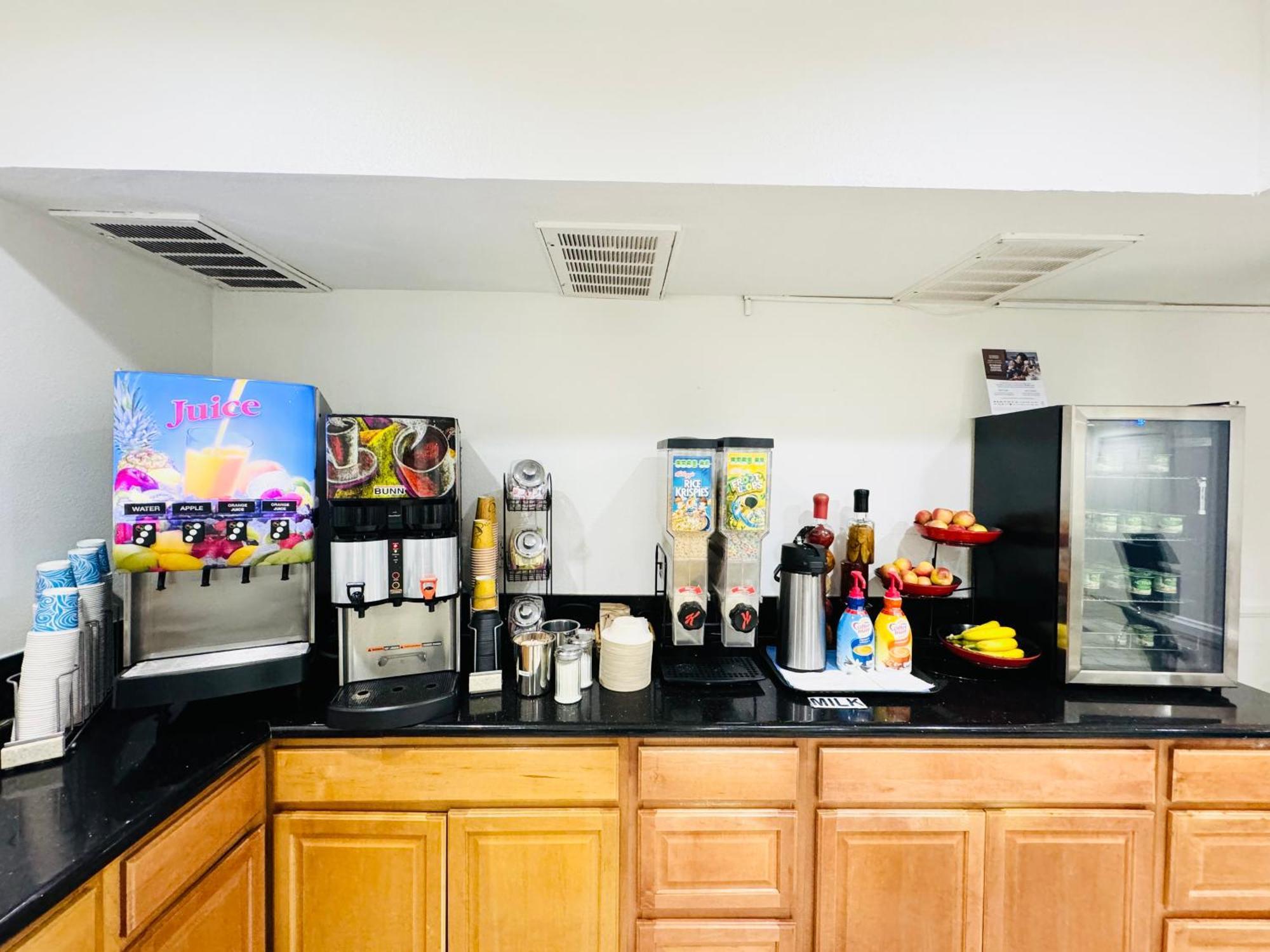 Hotel Ramada By Wyndham Airport 2*