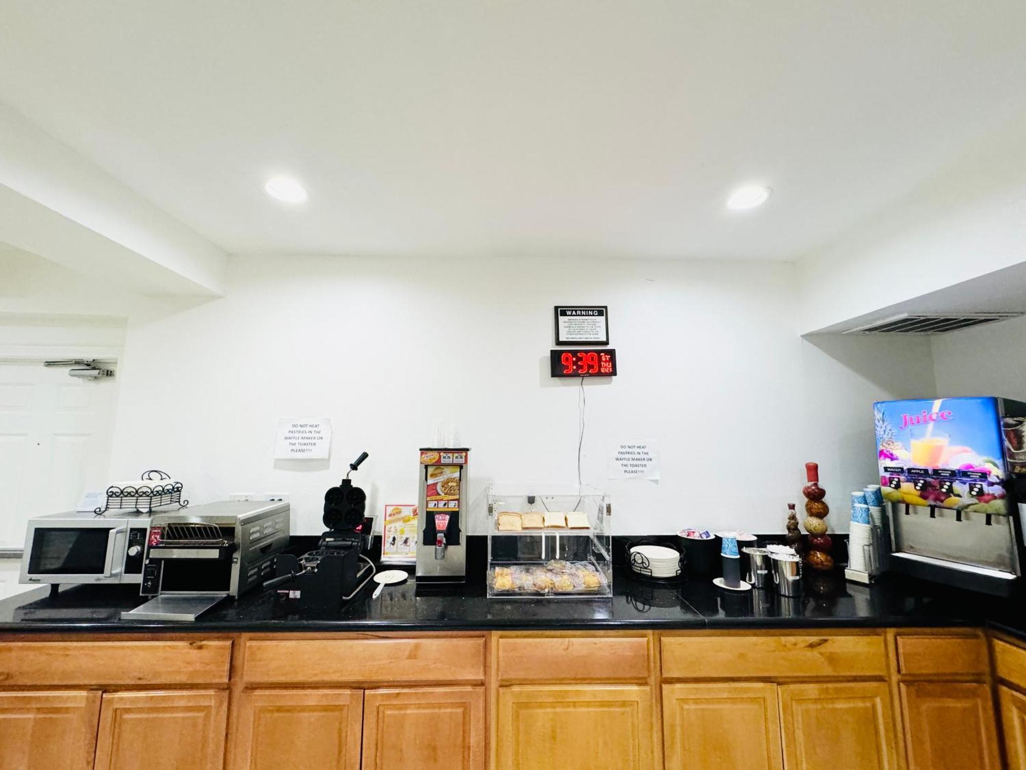 Ramada By Wyndham Airport 2*