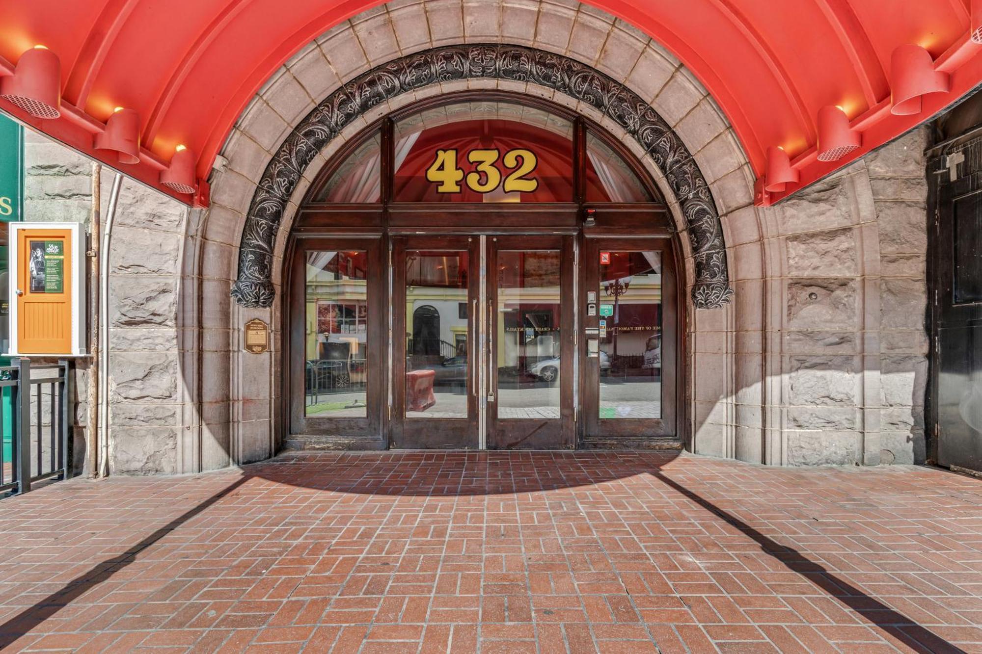 Keating Hotel 3*