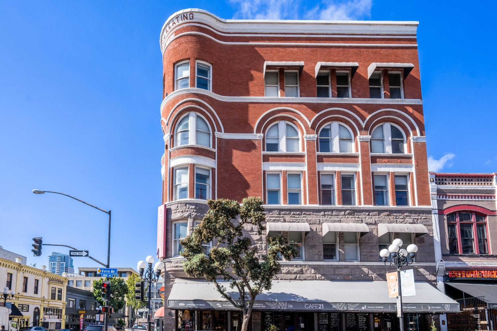 Keating Hotel 3*