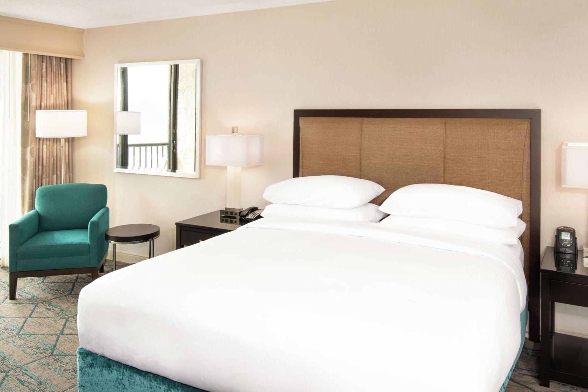 Hotel Hilton Airport/harbor Island 3*